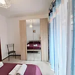 Cozy Near Metro A Daire
