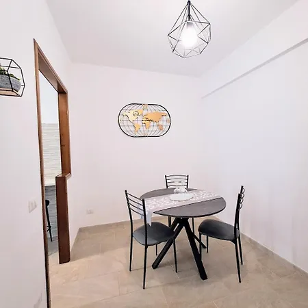 Cozy Near Metro A Daire Roma